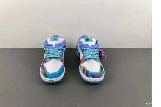 Laboratories Futura Nike Bleached Aqua SB Low Dunk 1225